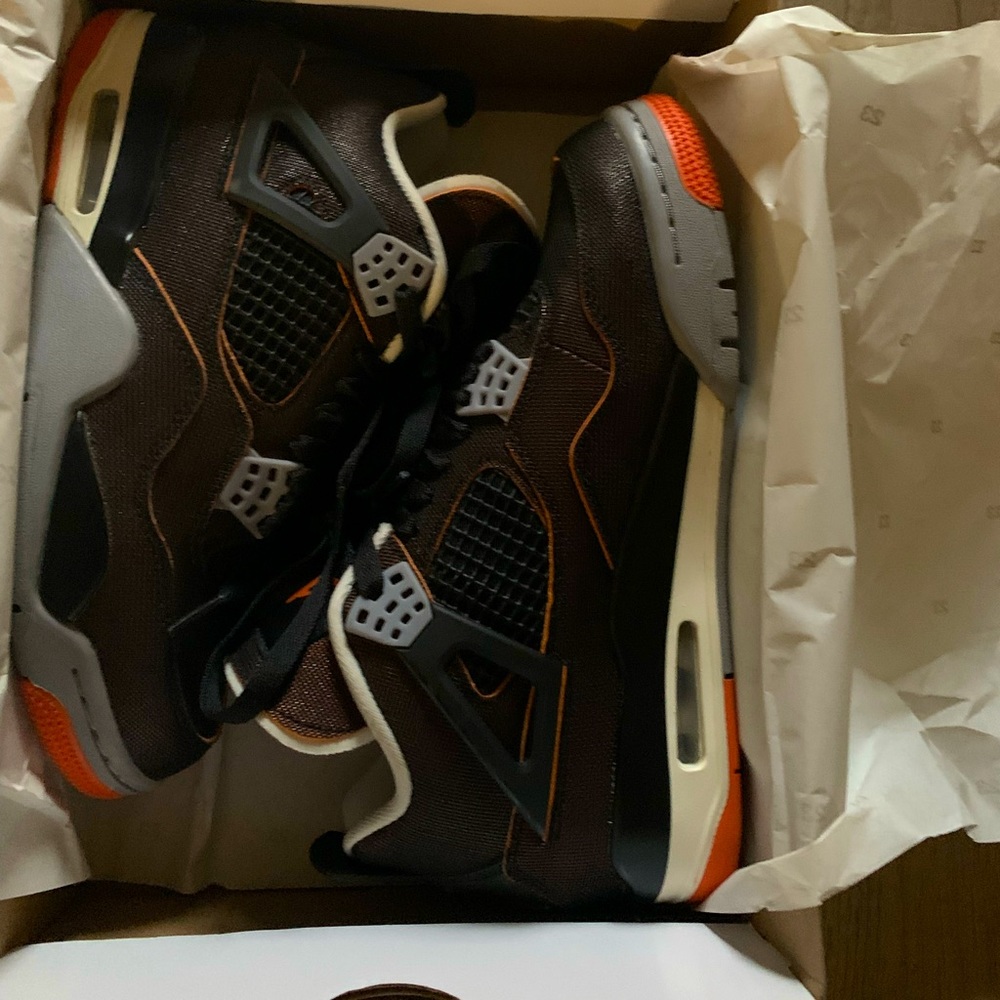 Woman’s starfish jordan 4’s